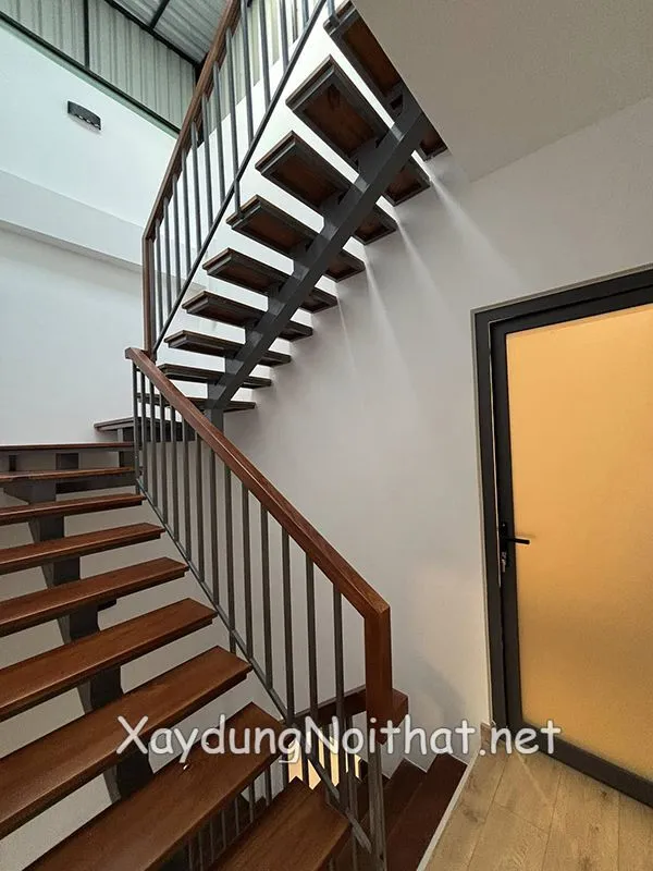 Cau thang sat gac lung 46