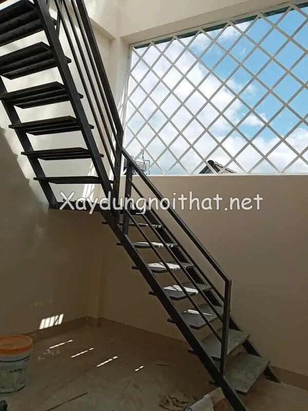 Cau thang sat gac lung 6