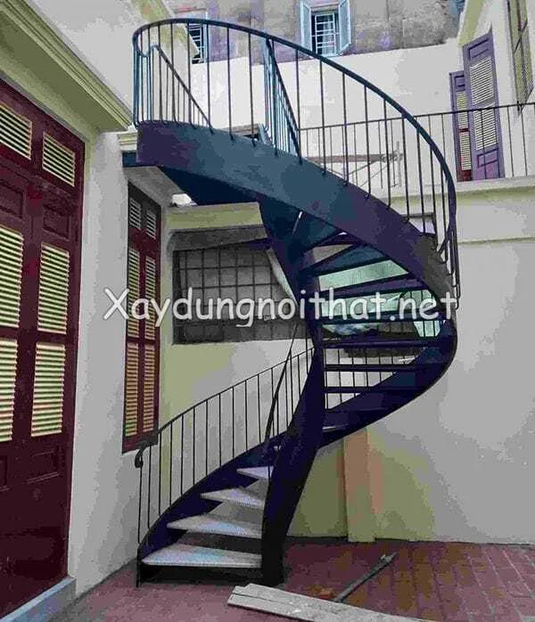 Cau thang sat gac lung 7