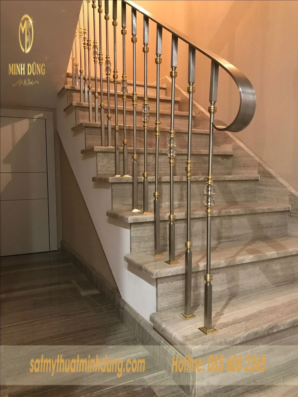 Mẫu tay vịn cầu thang sắt đơn giản nổi bật