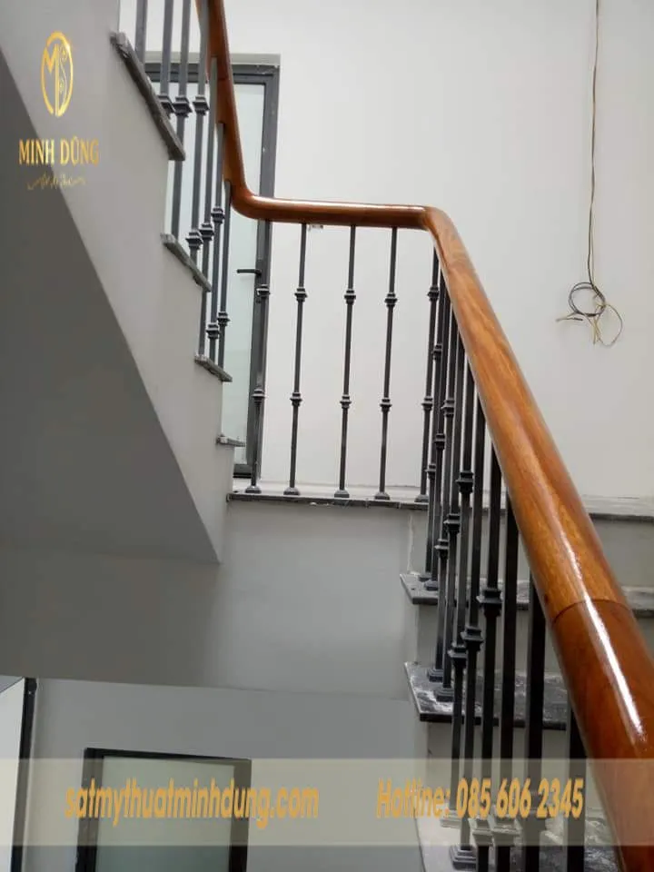 Mẫu tay vịn cầu thang sắt đơn giản 14