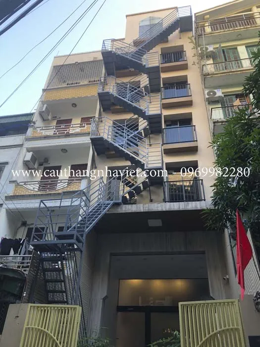 Cầu thang sắt thoát hiểm giá rẻ