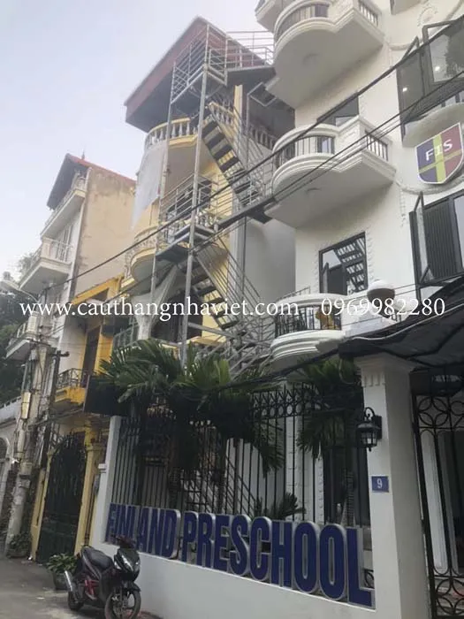 Cầu thang sắt thoát hiểm chất lượng