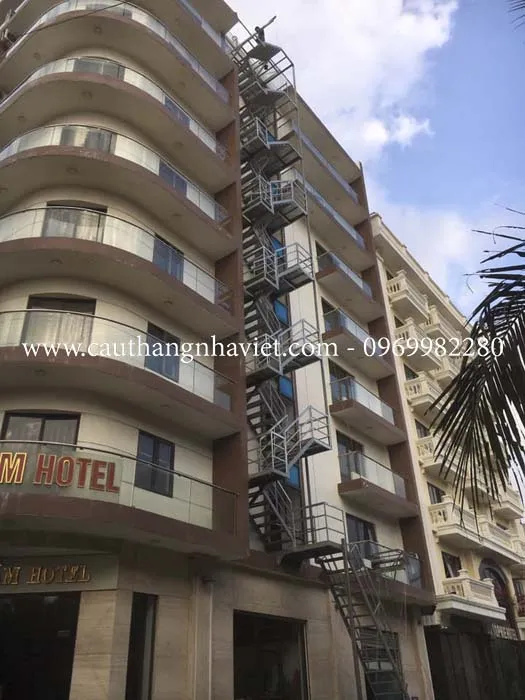 Cầu thang sắt thoát hiểm đẹp