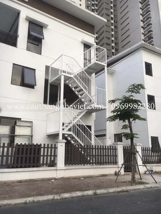 Mẫu cầu thang sắt thoát hiểm đẹp giá rẻ