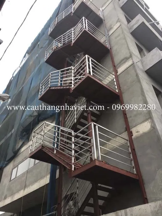 Cầu thang sắt thoát hiểm đẹp