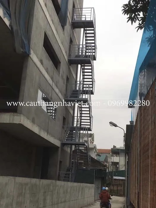 Cầu thang sắt thoát hiểm giá rẻ