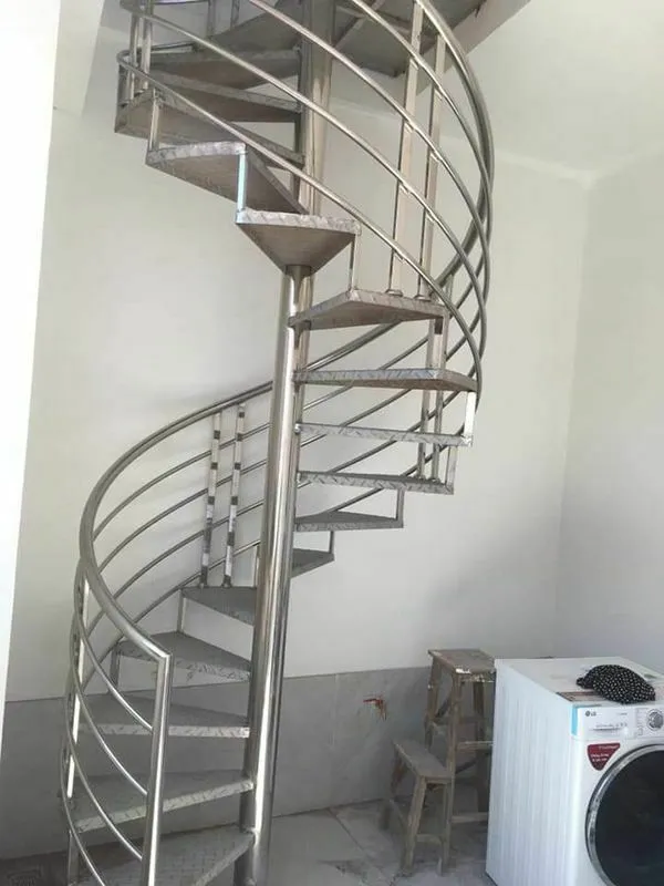 cầu thang xoắn ốc inox