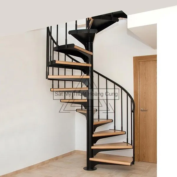 Mẫu cầu thang xoắn ốc sắt với trụ sắt và lan can nghệ thuật