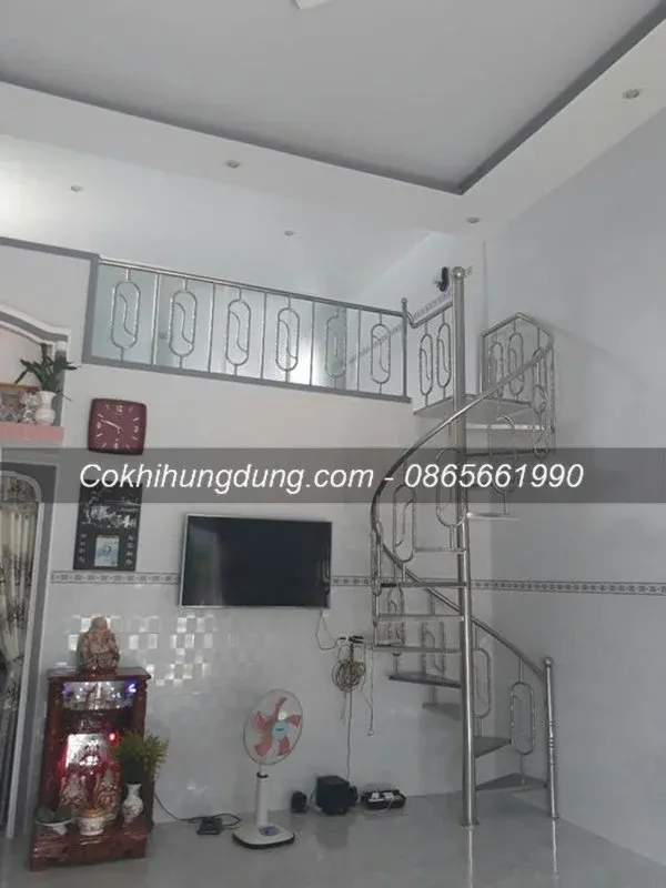 Cầu thang xoắn ốc inox cho phòng trọ giá rẻ