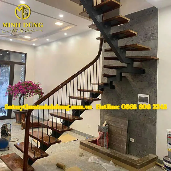 Cầu thang xương cá thiết bằng sắt, với kiểu dáng kiểu xoắn ốc