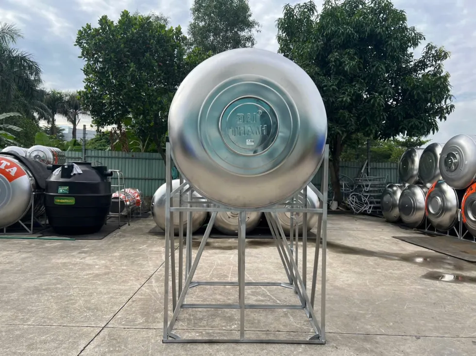 Chân đế vững chắc của bồn nước inox 1500 lít