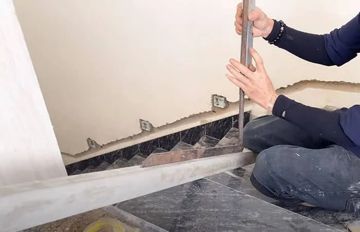 Dụng cụ cần thiết và cách đo đạc chính xác trước khi làm cầu thang