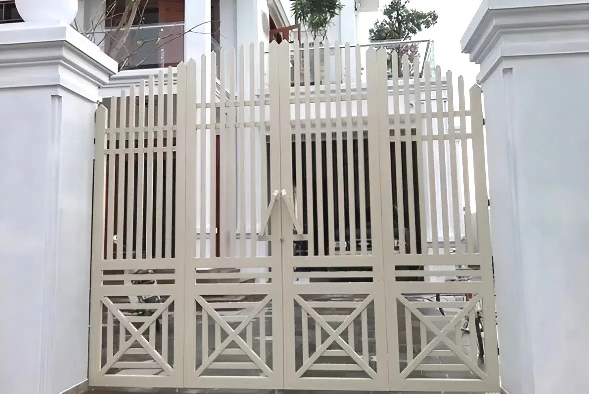 chọn mua cổng sắt hộp 4 cánh