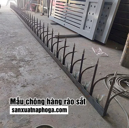 Chông hàng rào sắt chống trộm hình mũi mác, an toàn tuyệt đối