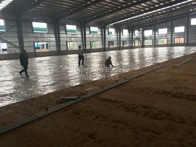 Lót nilon chống thấm cho sàn bê tông