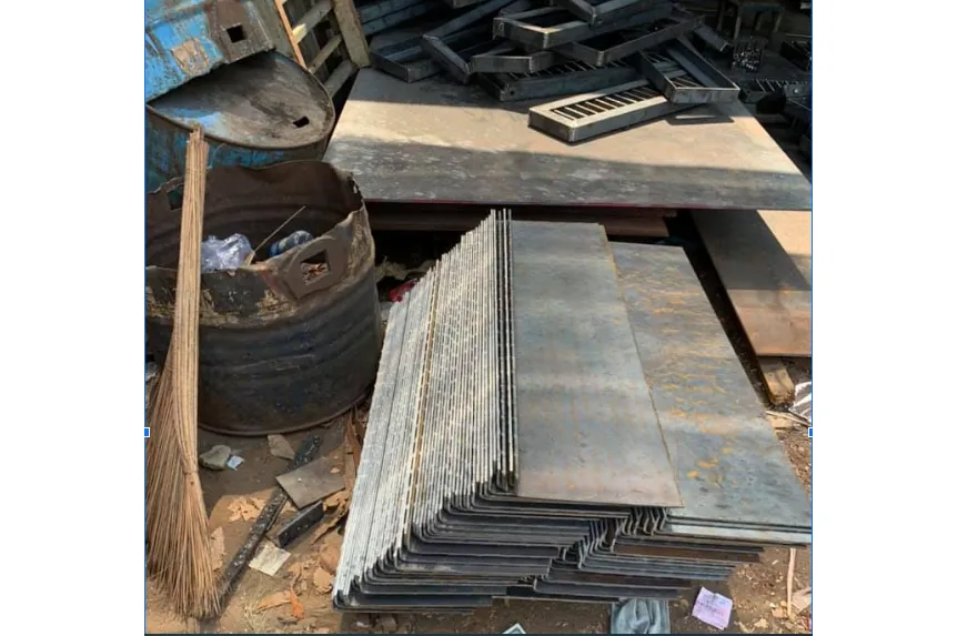 Bậc cầu thang sắt nhà xưởng