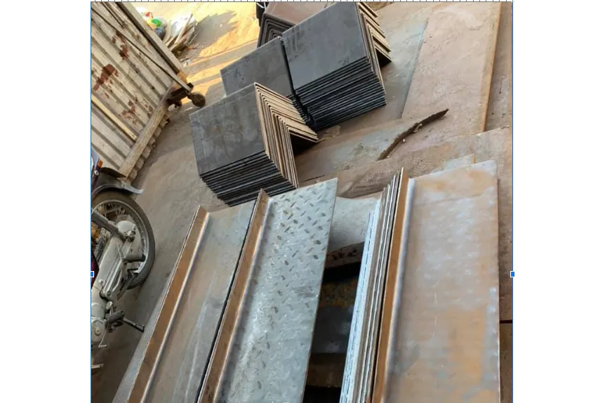 Bậc cầu thang sắt nhà xưởng