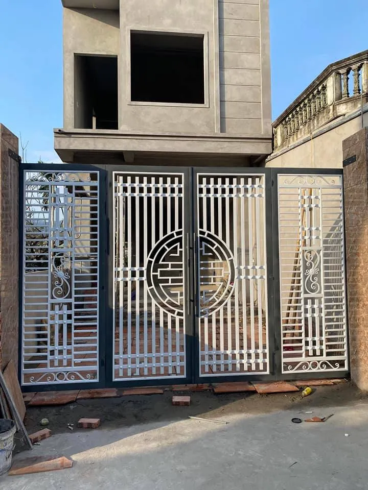 Cổng sắt 4 cánh đơn giản đẹp mắt