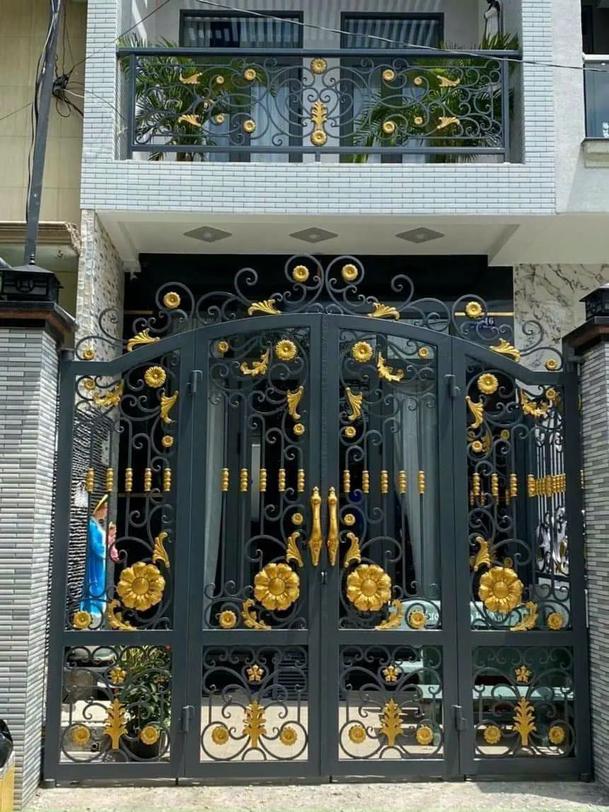 Cổng sắt 4 cánh ngày càng được lắp đặt nhiều