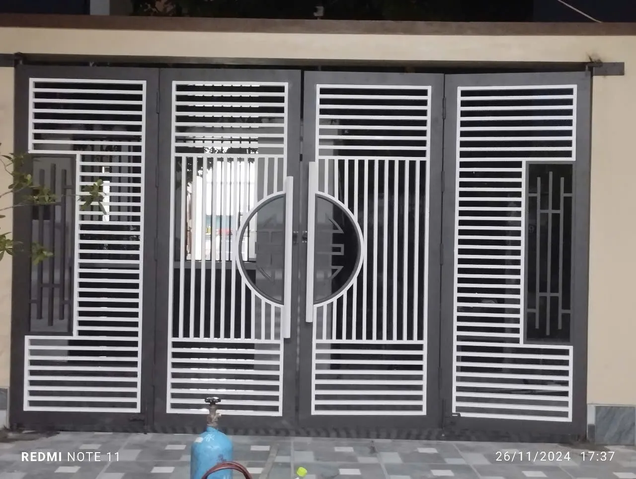 Cổng sắt 4 cánh nhà phố phổ biến