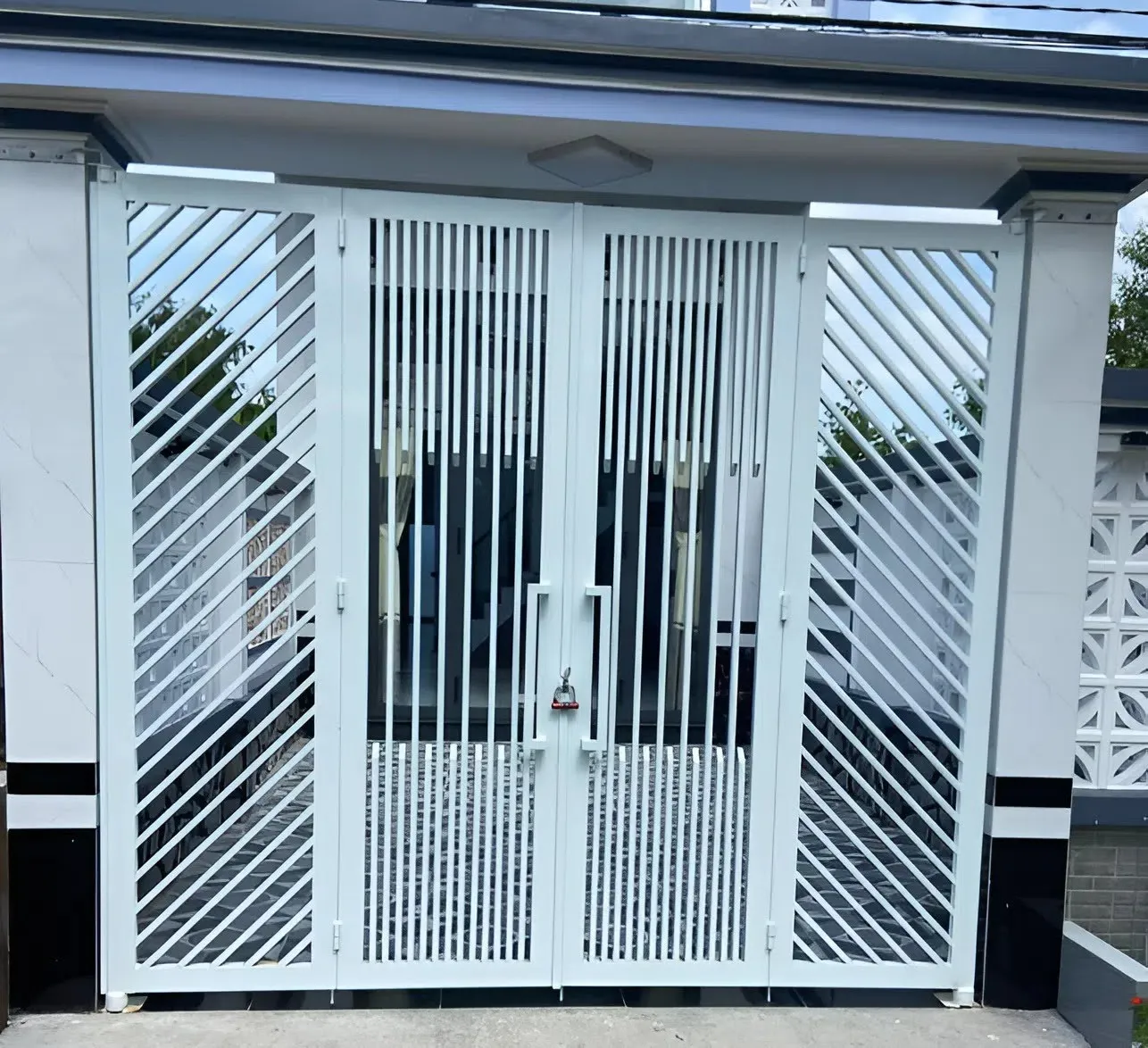 Cổng sắt hộp 4 cánh phù hợp nhiều phong cách