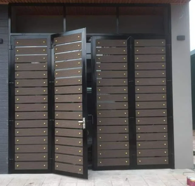 Cổng sắt hộp 4 cánh giả gỗ nổi bật