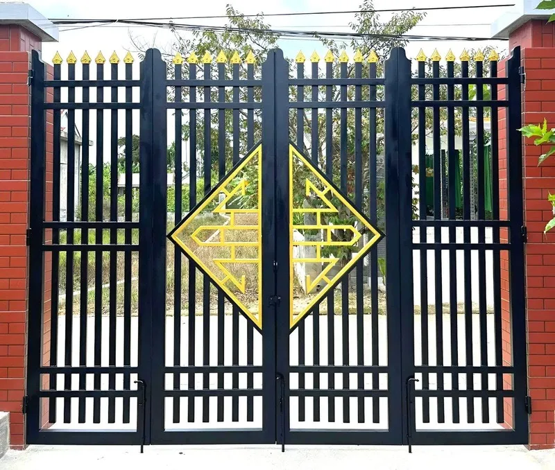 Cổng sắt hộp đơn giản chữ Thọ sơn tĩnh điện