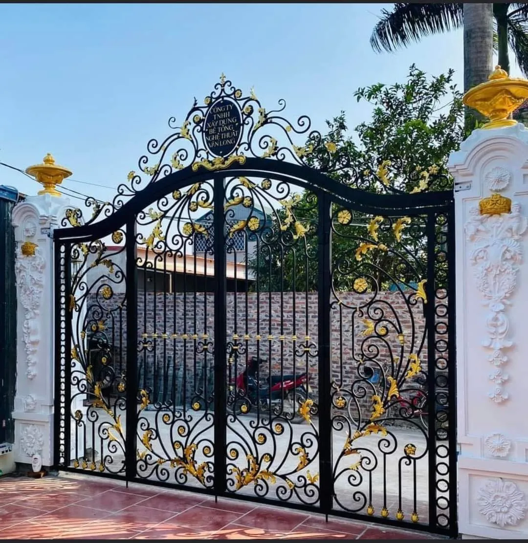 Cổng sắt mỹ thuật 4 cánh mạ vàng