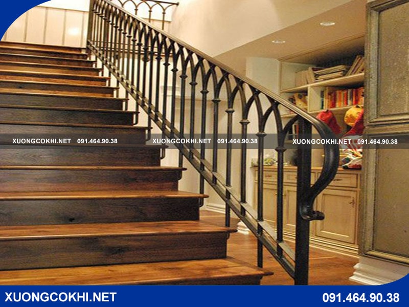 Cầu Thang Sắt Sơn Tĩnh Điện CTS-57: Bền Bỉ, Sang Trọng Cho Mọi Công Trình