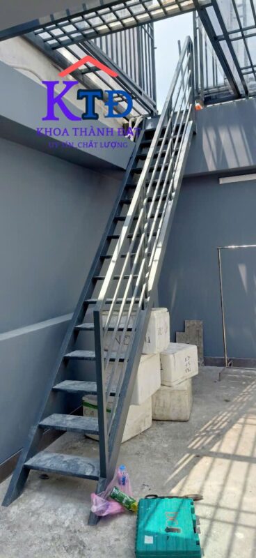 Dịch Vụ Thi Công Cầu Thang Sắt Giá Rẻ Chuyên Nghiệp Tại TPHCM