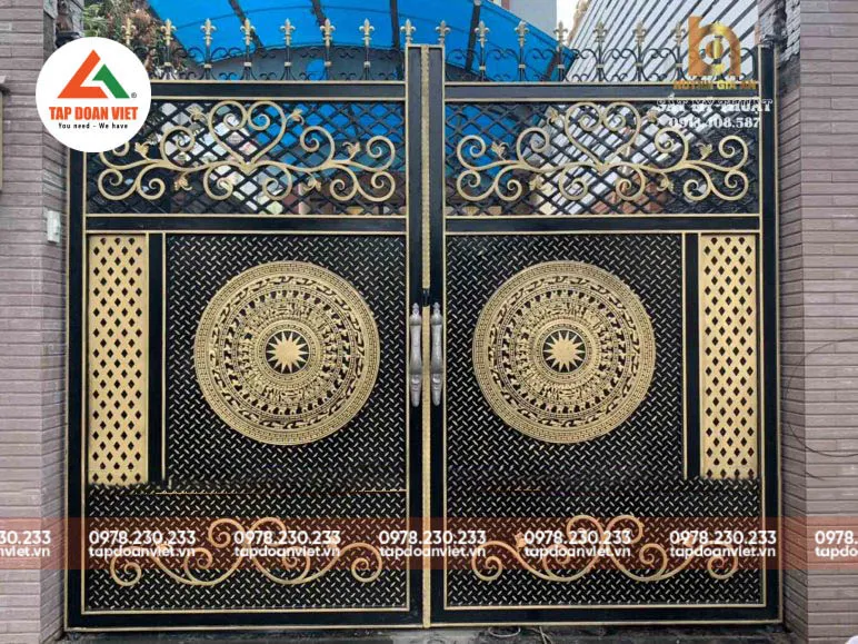 Mẫu cửa cổng sắt hộp 2 cánh hiện đại với thiết kế tối giản