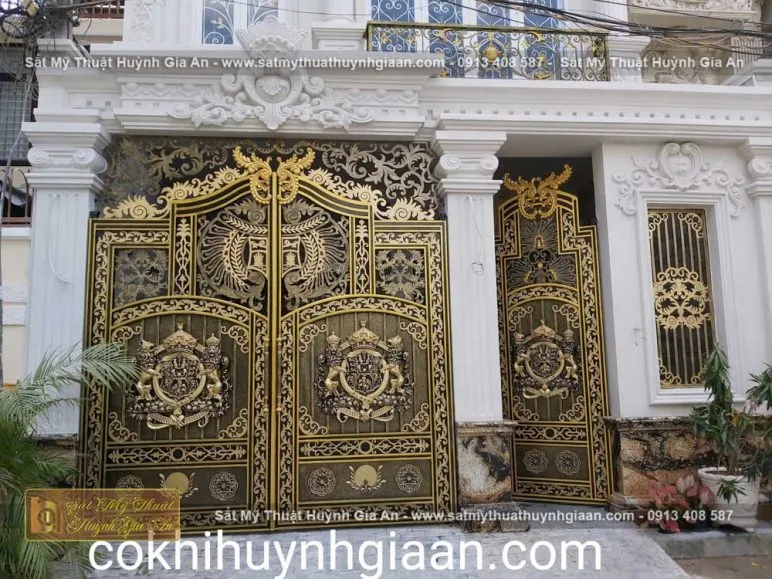 Cổng biệt thự phù điêu nhôm đúc thể hiện sự mạnh mẽ, phồn thịnh