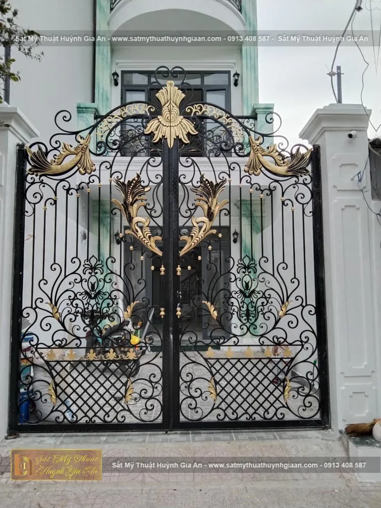 Cửa cổng mỹ nghệ đẹp đa dạng về mẫu mã, luôn là lựa chọn hàng đầu của gia chủ yêu cầu tính thẩm mỹ cao