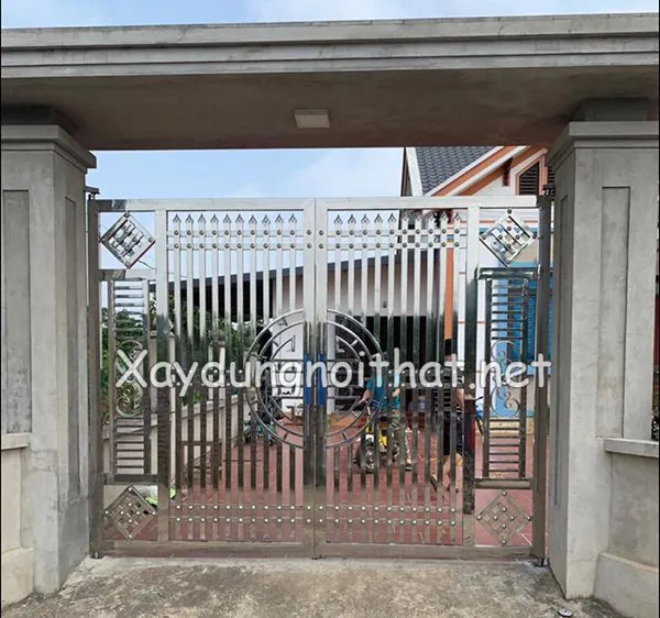 Mẫu cổng inox 2 cánh chữ Thọ đơn giản
