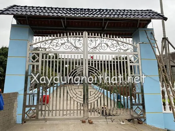 Mẫu cửa cổng inox 2 cánh hiện đại
