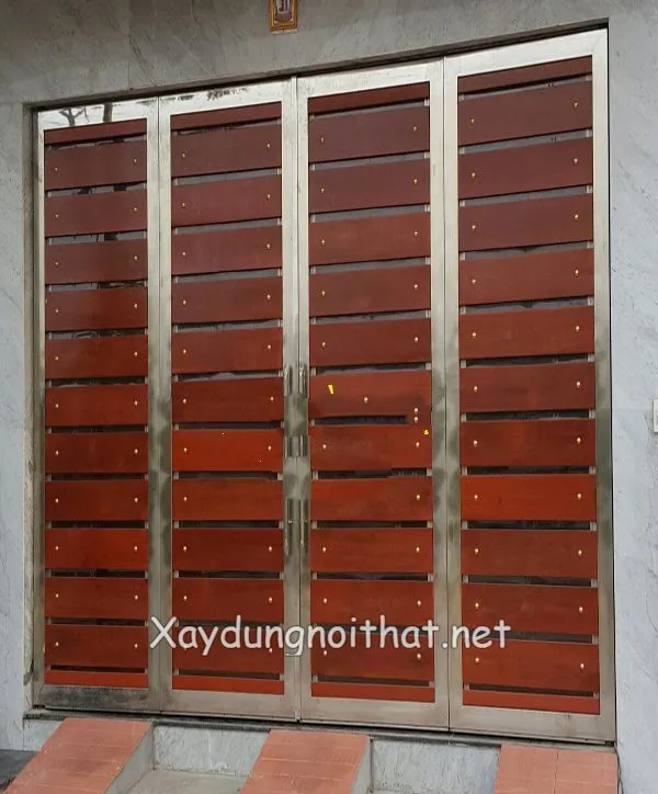 Mẫu cửa inox dùng nan gỗ trang trí