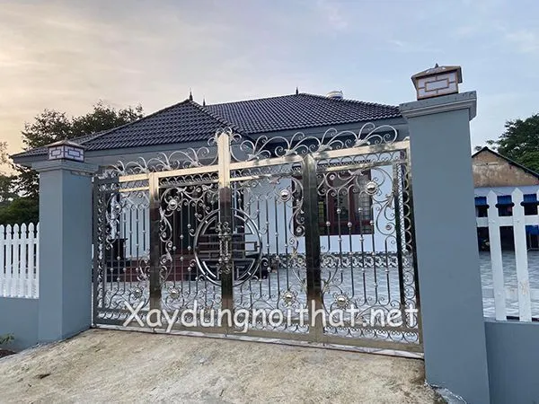 Mẫu cổng inox 4 cánh hoa văn nghệ thuật