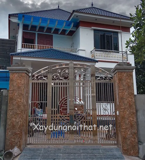 Mẫu cổng inox 4 cánh đẹp nhà biệt thự