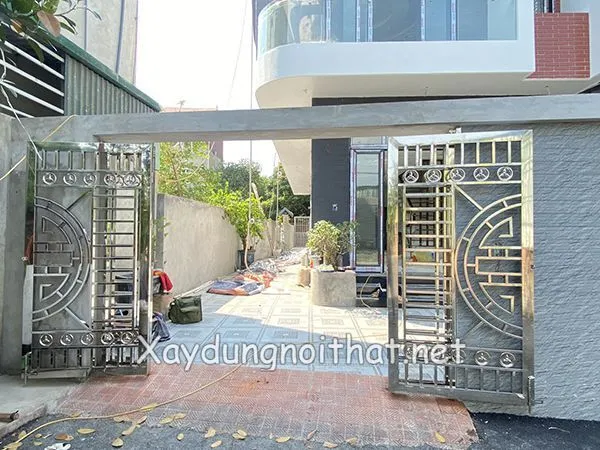 Mẫu cổng inox 4 cánh đẹp nhà biệt thự