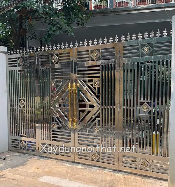 Mẫu cổng inox 4 cánh hiện đại