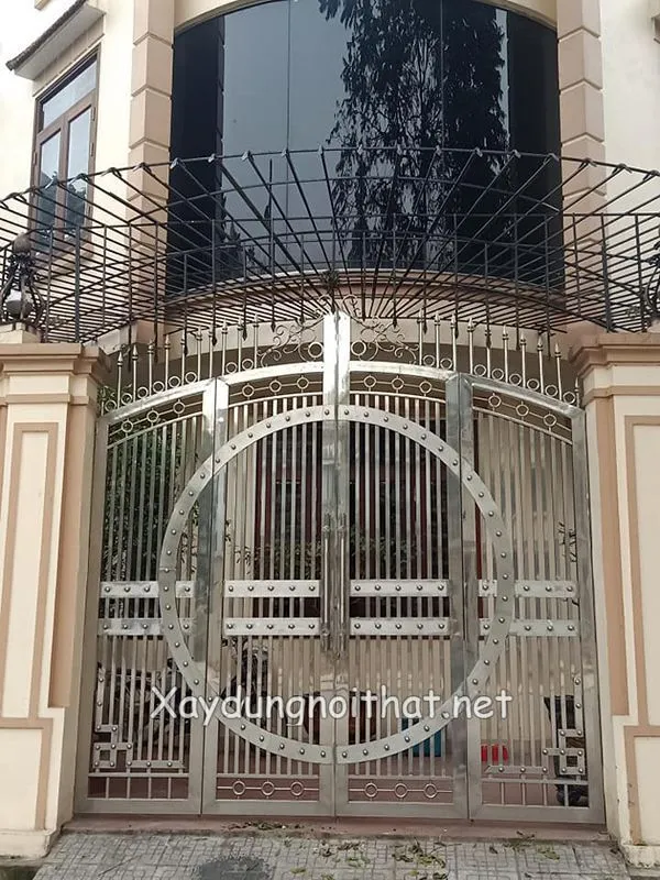 Mẫu cổng inox 4 cánh nhà phố