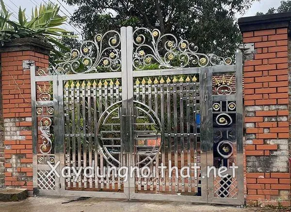 Mẫu cổng inox 4 cánh hoa văn uốn lượn