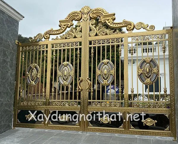 Mẫu cổng inox mạ màu sang trọng