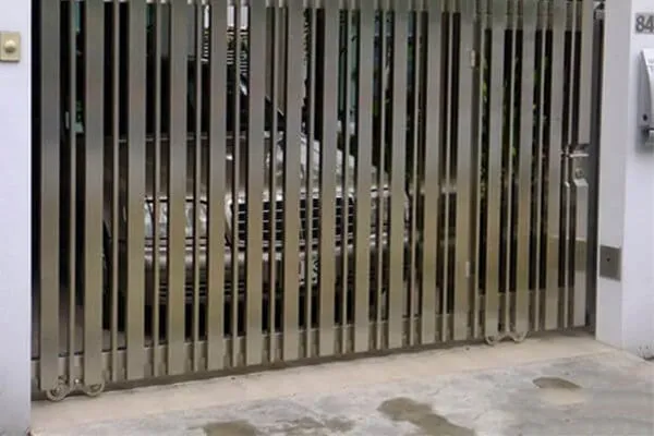 Cửa cổng lùa sắt hộp