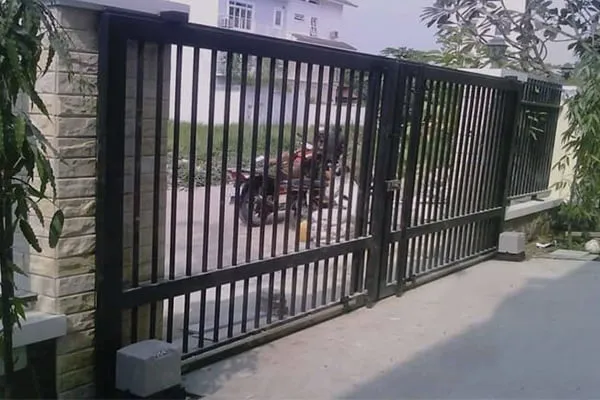 Cửa cổng lùa sắt hộp