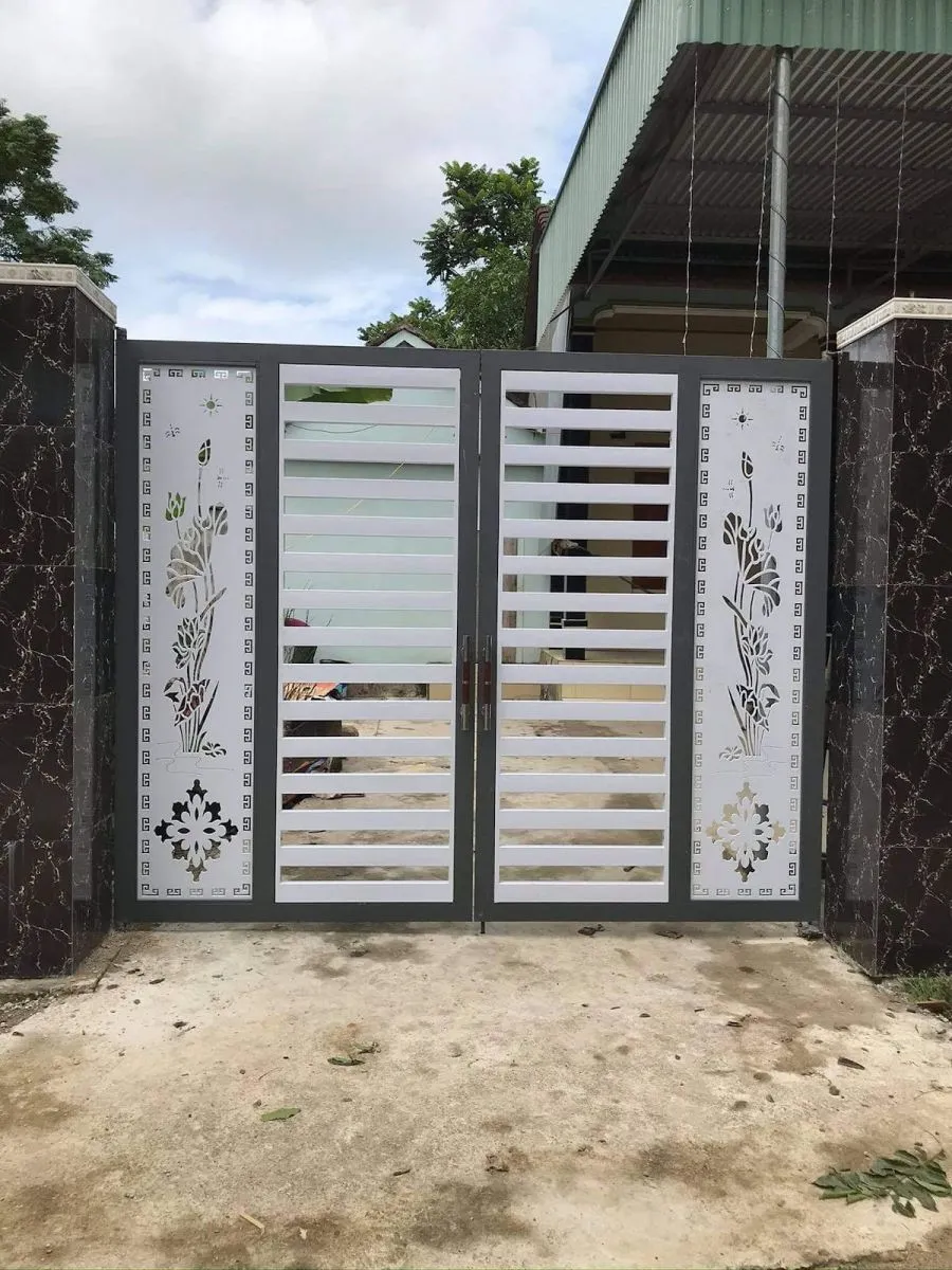 Cửa cổng sắt 4 cánh chắc chắn