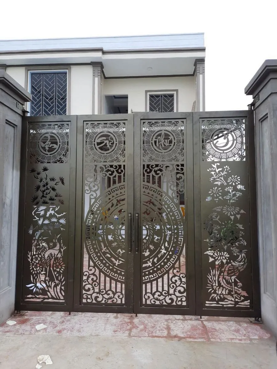 Cửa cổng sắt 4 cánh CNC, họa tiết sắc nét