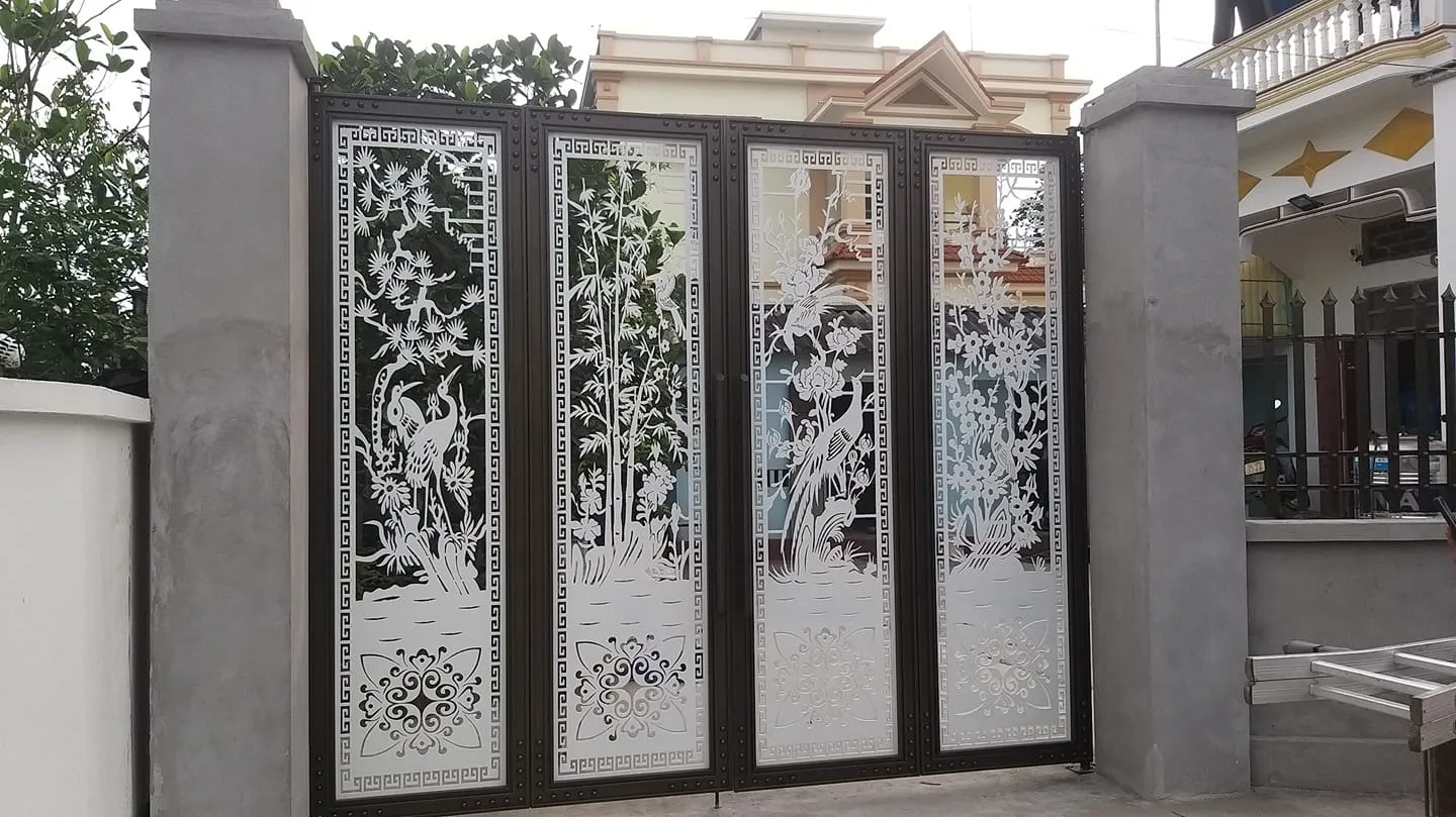 Cửa cổng sắt 4 cánh đẹp mắt
