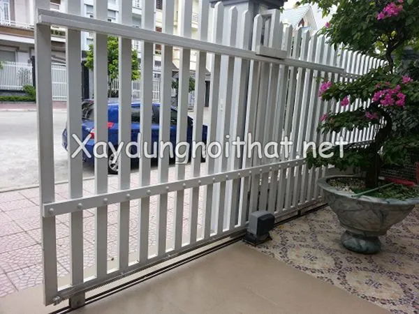 Cửa cổng sắt lùa 2 cánh cho nhà phố